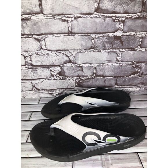 Oofos OOriginal Thong Unisex Black White Thong Foam Lightweight Sandals Men 45EU - Picture 1 of 14